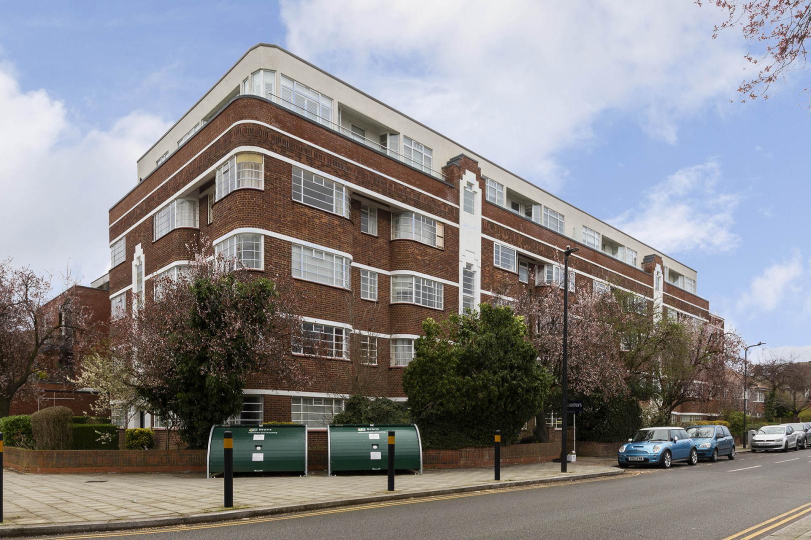 Modern Apartment Oman Avenue, Dollis Hill